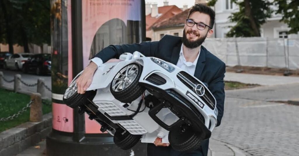 Siozinis: The Lithuanian Voice of Humor and Humanity jusziaromntixretos (3)